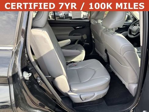 Used 2023 Toyota Highlander XLE image 11