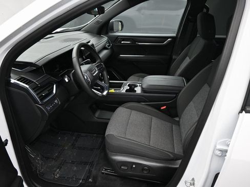 Used 2025 GMC Acadia Elevation AWD/4WD image 11