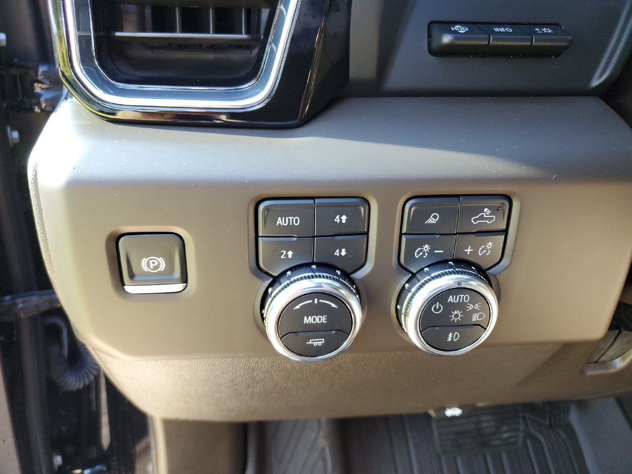 Used 2024 GMC Sierra 2500 Denali w/ Technology Package AWD/4WD image 30