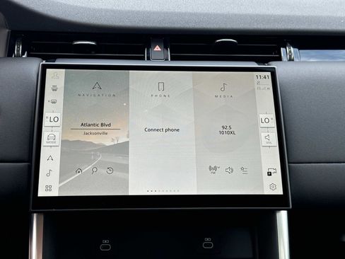 Used 2025 Land Rover Discovery Sport S image 23