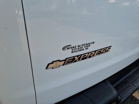 Used 2018 Chevrolet Express 2500 w/ Driver Convenience Package RWD image 13