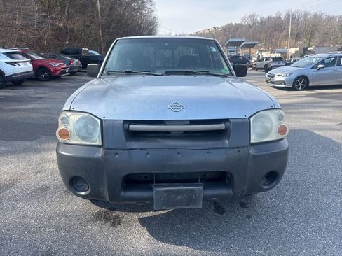 Used 2001 Nissan Frontier XE image 2