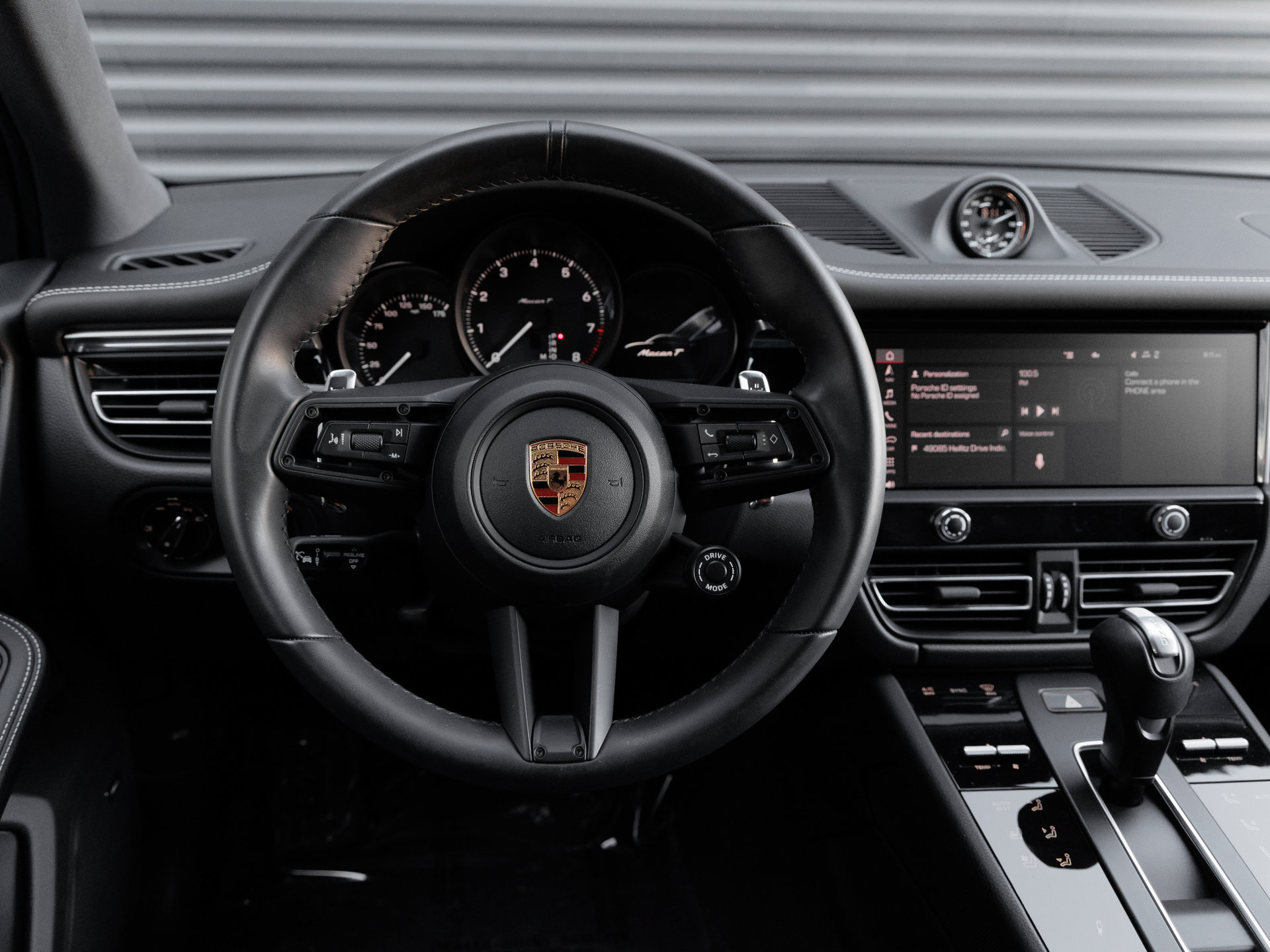 Certified 2026 Porsche Macan Turbo AWD/4WD image 19