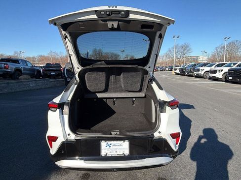 Certified 2025 Buick Envista Sport Touring image 26