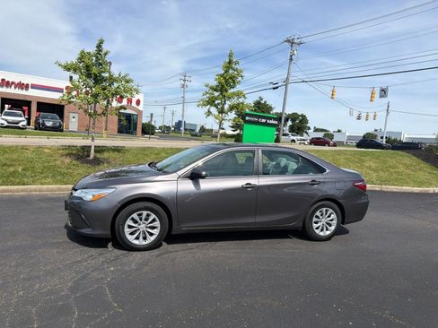 Used 2016 Toyota Camry LE FWD image 2