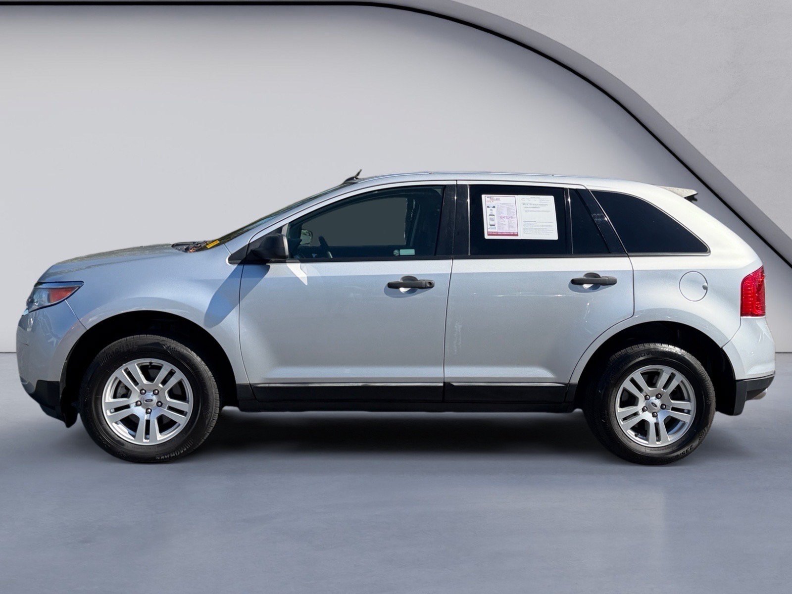 Used 2011 Ford Edge SE FWD image 2