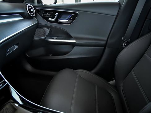 Certified 2025 Mercedes-Benz C 300 4MATIC Sedan image 25