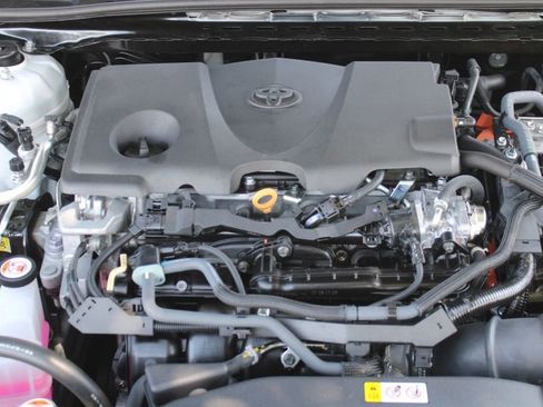 Used 2025 Toyota Camry SE FWD image 27