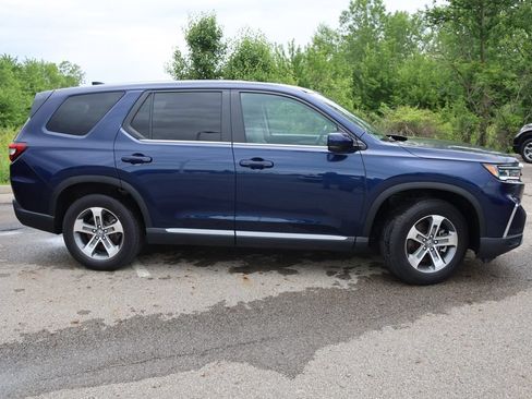 Used 2025 Honda Pilot EX-L image 8