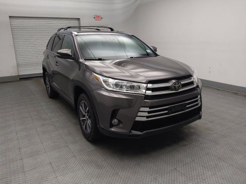 Used 2019 Toyota Highlander XLE AWD/4WD image 13