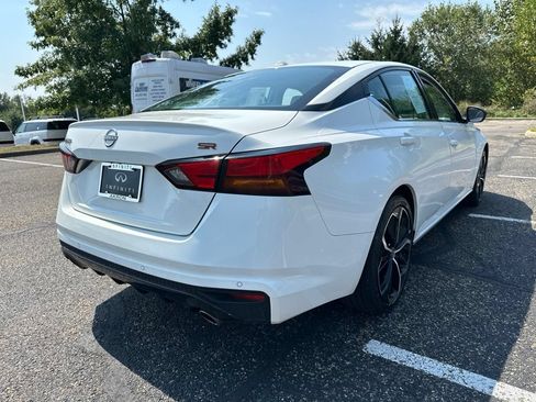 Used 2024 Nissan Altima 2.5 SR FWD image 10
