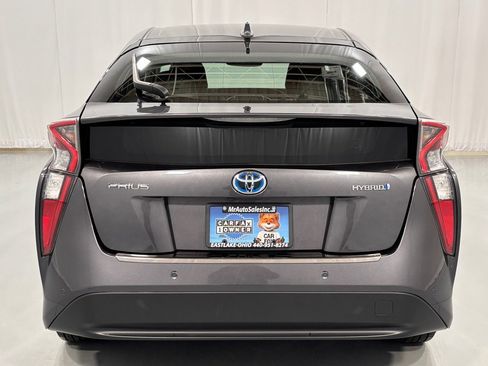 Used 2018 Toyota Prius image 6