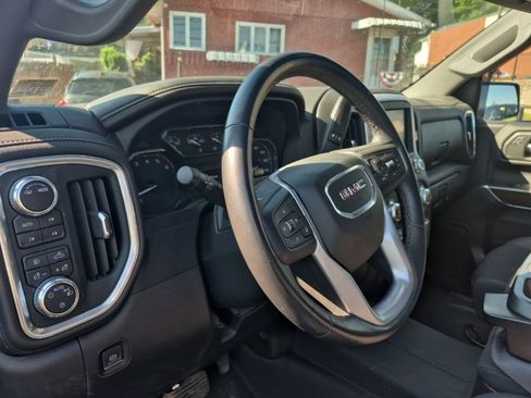 Used 2022 GMC Sierra 1500 Elevation w/ X31 Off-Road Package AWD/4WD image 10