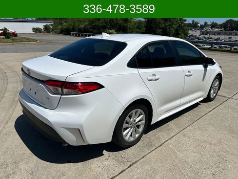 Used 2024 Toyota Corolla LE w/ LE Convenience Package FWD image 5