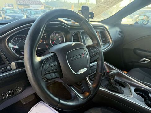 Used 2015 Dodge Challenger SXT image 16