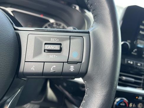 Used 2024 Nissan Pathfinder SL FWD image 39