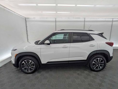 Used 2024 Chevrolet TrailBlazer LT w/ Driver Confidence Package FWD image 3
