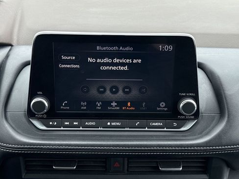 Used 2023 Nissan Rogue SV image 12