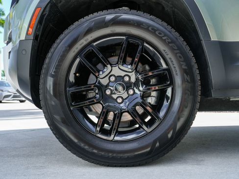 Used 2025 Land Rover Defender 110 S image 30