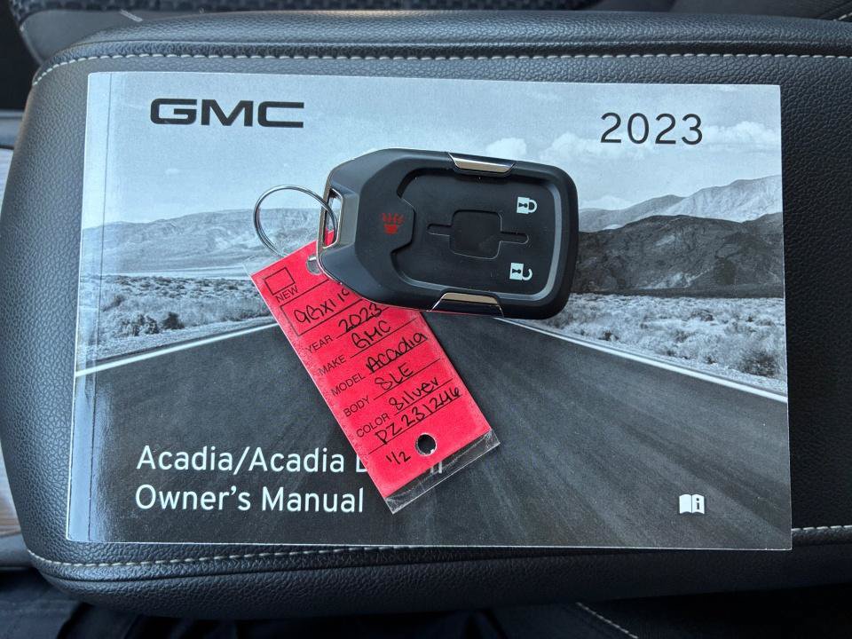 Used 2023 GMC Acadia SLE FWD image 33