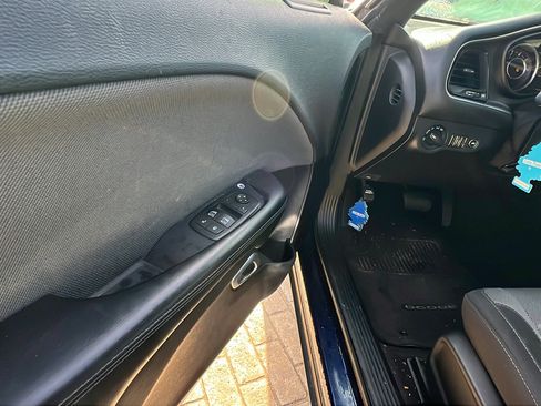 Used 2016 Dodge Challenger SXT image 15