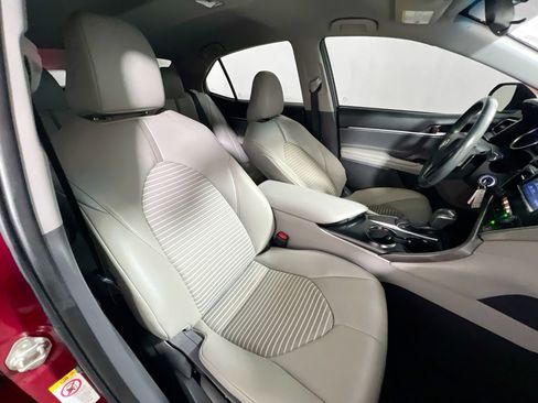 Used 2018 Toyota Camry SE image 30