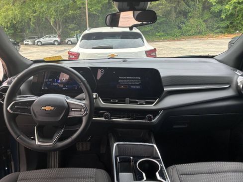 Used 2025 Chevrolet Equinox LT FWD image 35