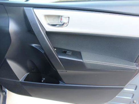 Used 2017 Toyota Corolla LE w/ Carpet Mat Package (TMS) FWD image 23