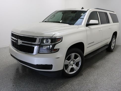 Used 2015 Chevrolet Suburban LT RWD image 2