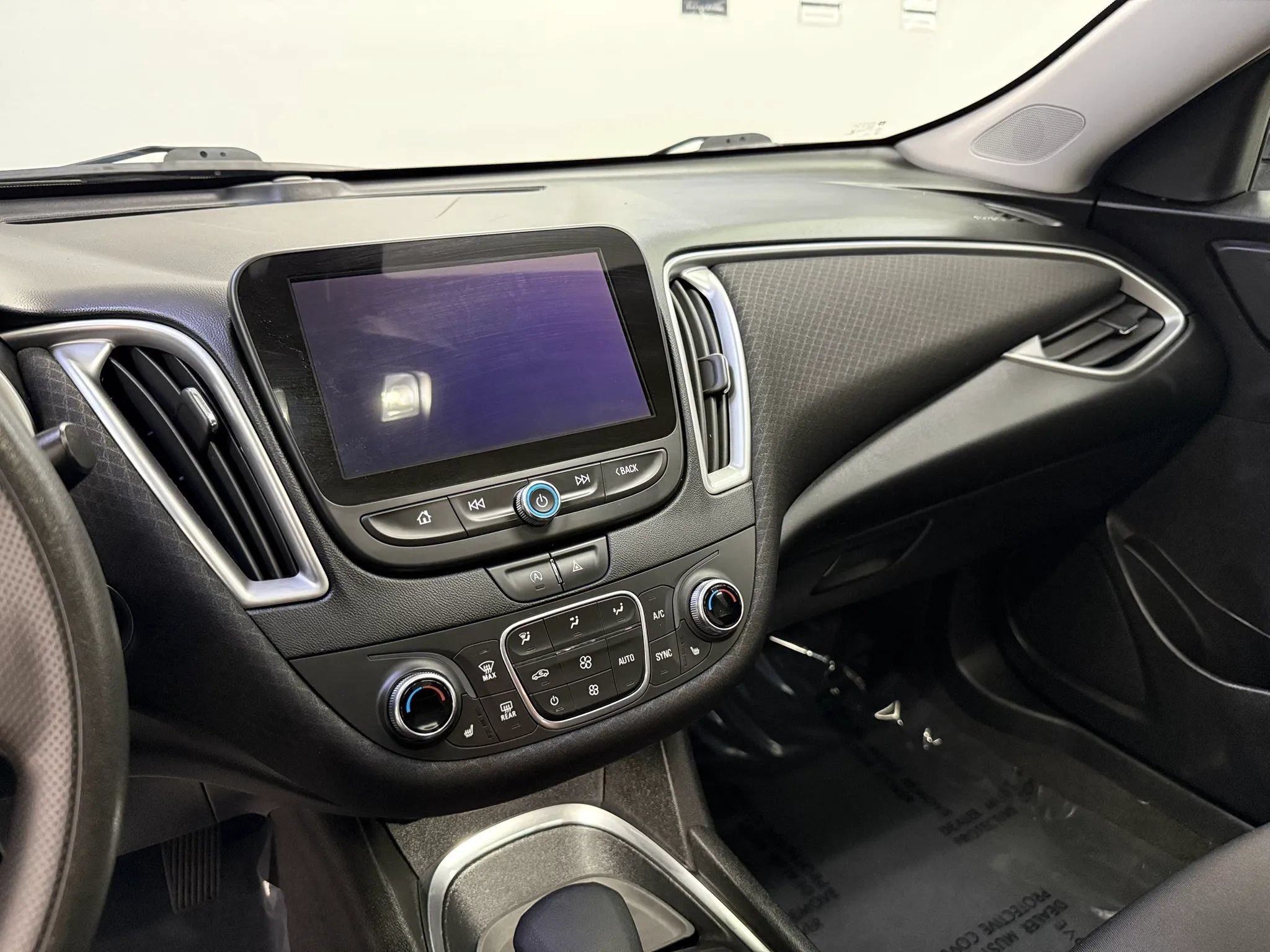 Used 2022 Chevrolet Malibu LT FWD image 18