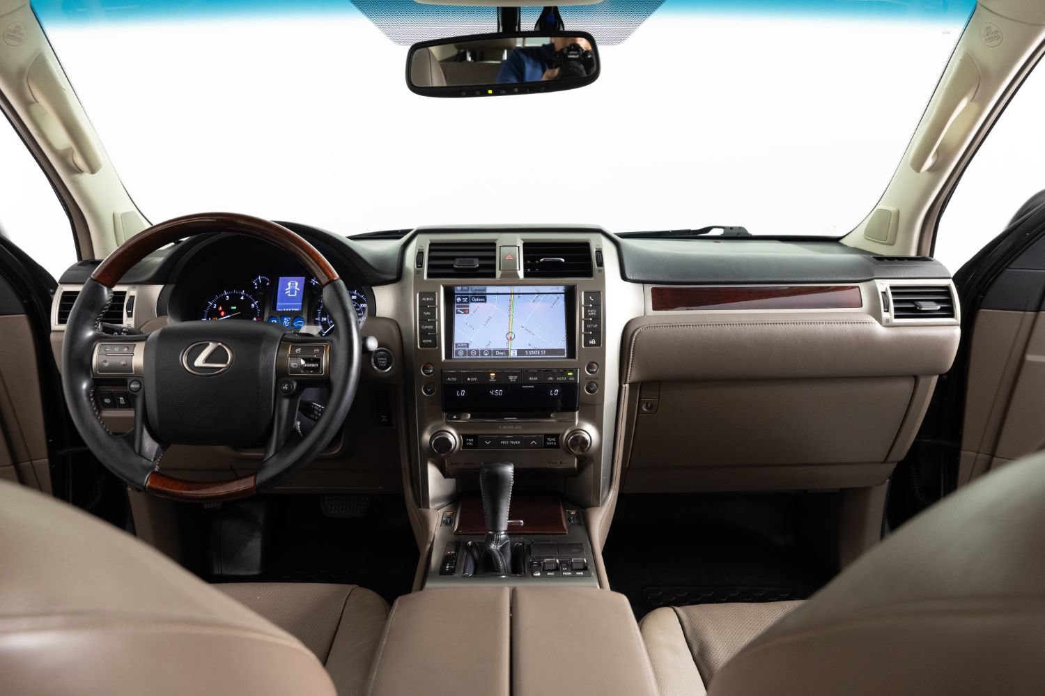 Used 2015 Lexus GX 460 w/ Premium Package AWD/4WD image 34