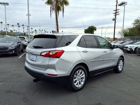 Used 2020 Chevrolet Equinox LS w/ LS Convenience Package image 9