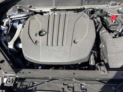 Used 2025 Volvo XC60 B5 Plus image 34