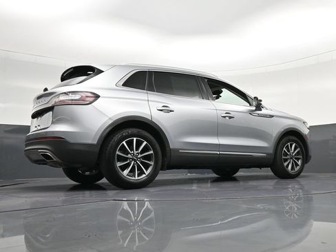 Used 2021 Lincoln Nautilus FWD image 32