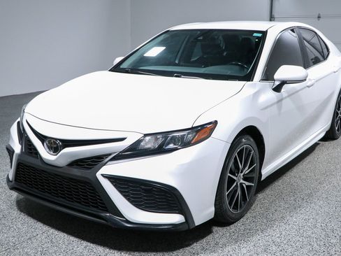 Used 2022 Toyota Camry SE FWD image 29