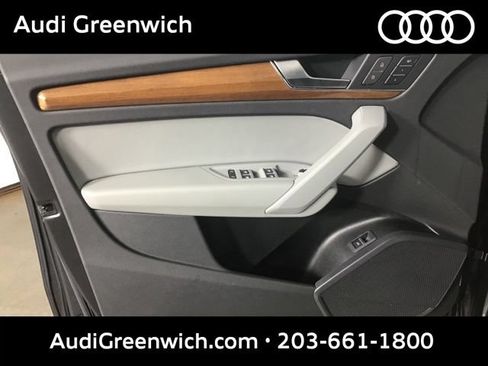 Used 2024 Audi Q5 2.0T Premium w/ Convenience Package AWD/4WD image 11