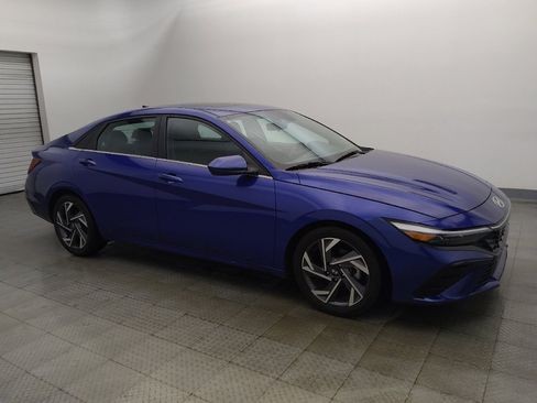 Used 2025 Hyundai Elantra SEL FWD image 11