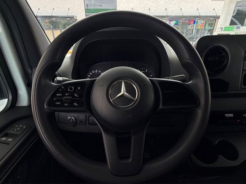 Used 2021 Mercedes-Benz Sprinter 2500 image 12
