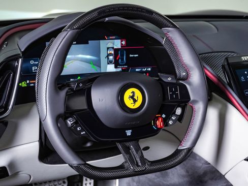 Used 2022 Ferrari Roma RWD image 22