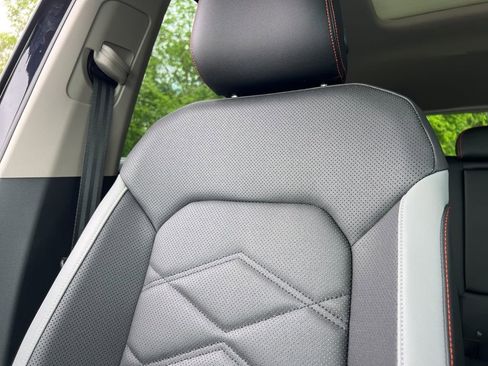 New 2025 Volkswagen Atlas Peak Edition SE image 21