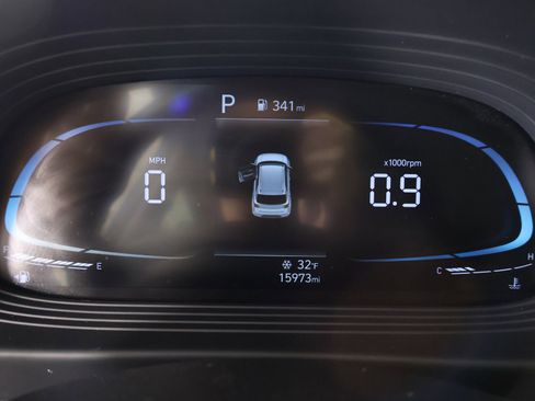 Used 2025 Hyundai Venue SEL image 4