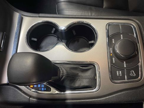 Used 2019 Jeep Grand Cherokee Limited AWD/4WD image 17
