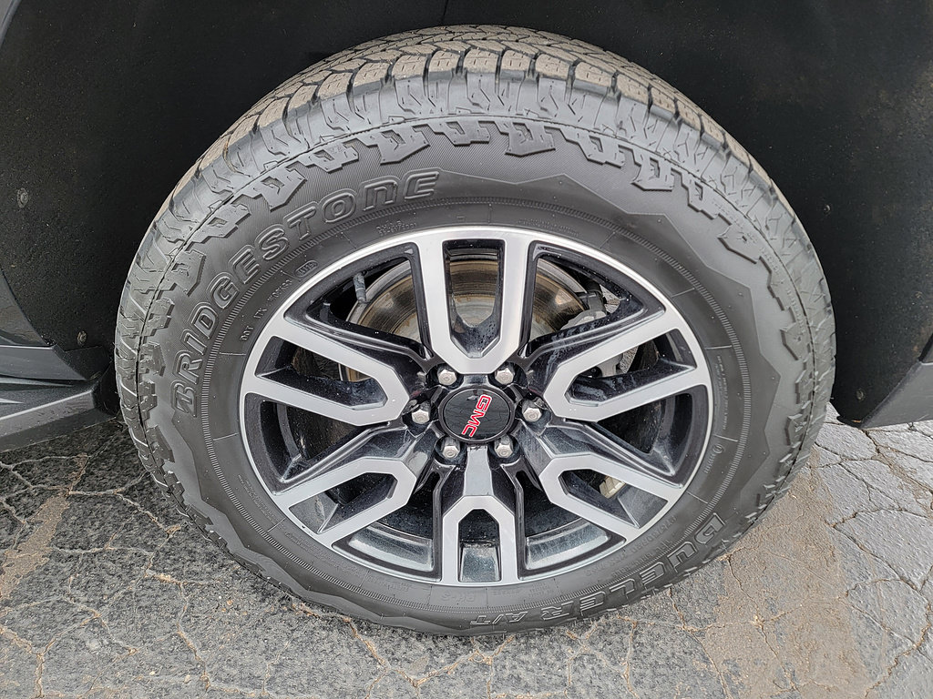 Used 2024 GMC Yukon XL AT4 AWD/4WD image 11
