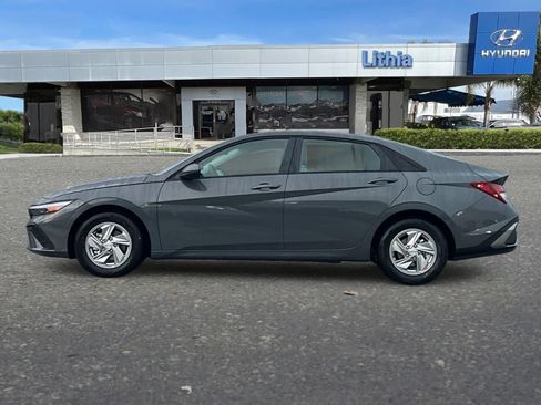 New 2026 Hyundai Elantra SE FWD image 6