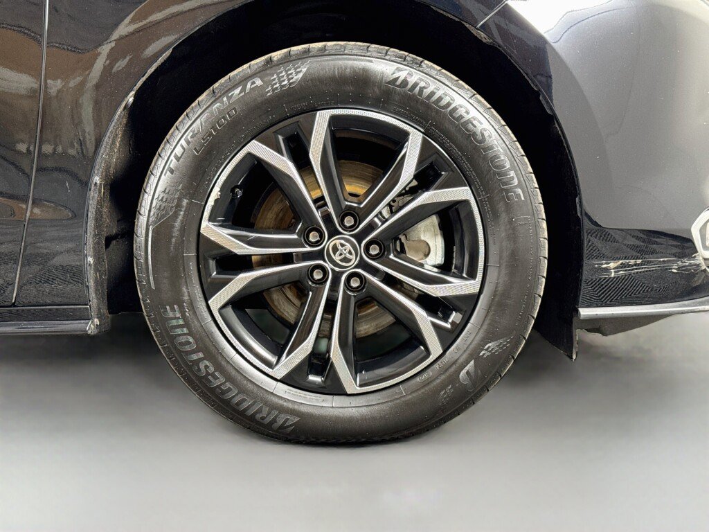 Used 2025 Toyota Sienna Platinum AWD/4WD image 51