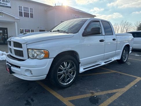 Used 2005 Dodge Ram 1500 Truck SLT image 2