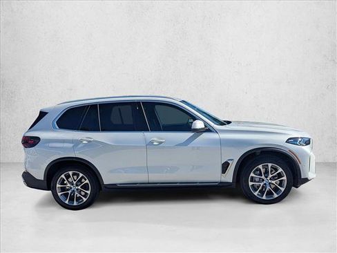 Certified 2025 BMW X5 sDrive40i w/ Climate Comfort Package image 4