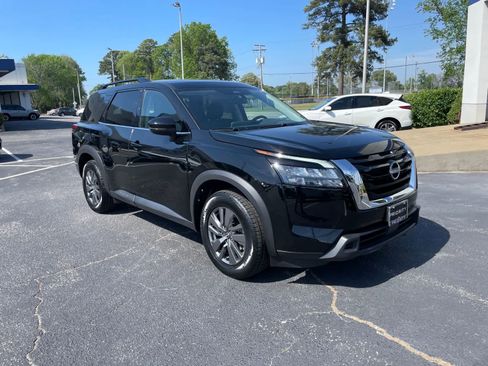 Used 2025 Nissan Pathfinder SV FWD image 6