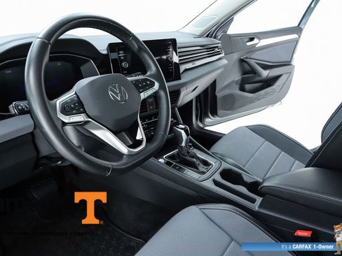 Used 2025 Volkswagen Jetta SE w/ Sunroof Package FWD image 19