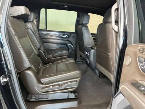 Used 2021 GMC Yukon XL Denali w/ Denali Premium Package image 27